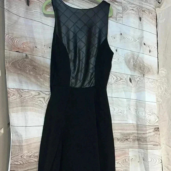 Woman’s size XS black dress - Picture 3 of 5